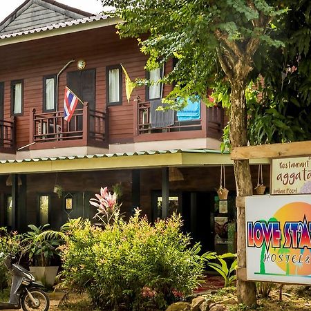 Love Station Hostel Baan Tai Exteriör bild
