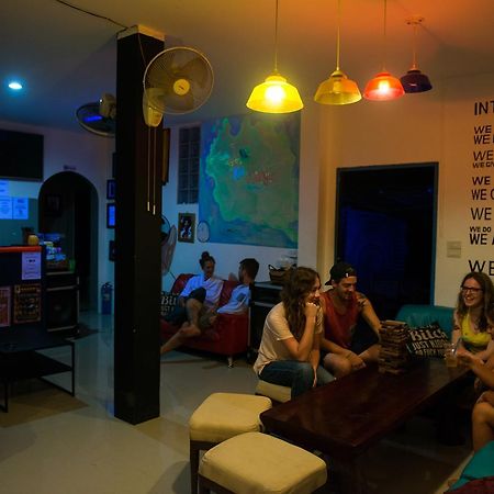 Love Station Hostel Baan Tai Exteriör bild