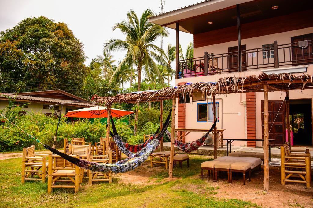 Love Station Hostel Baan Tai Exteriör bild