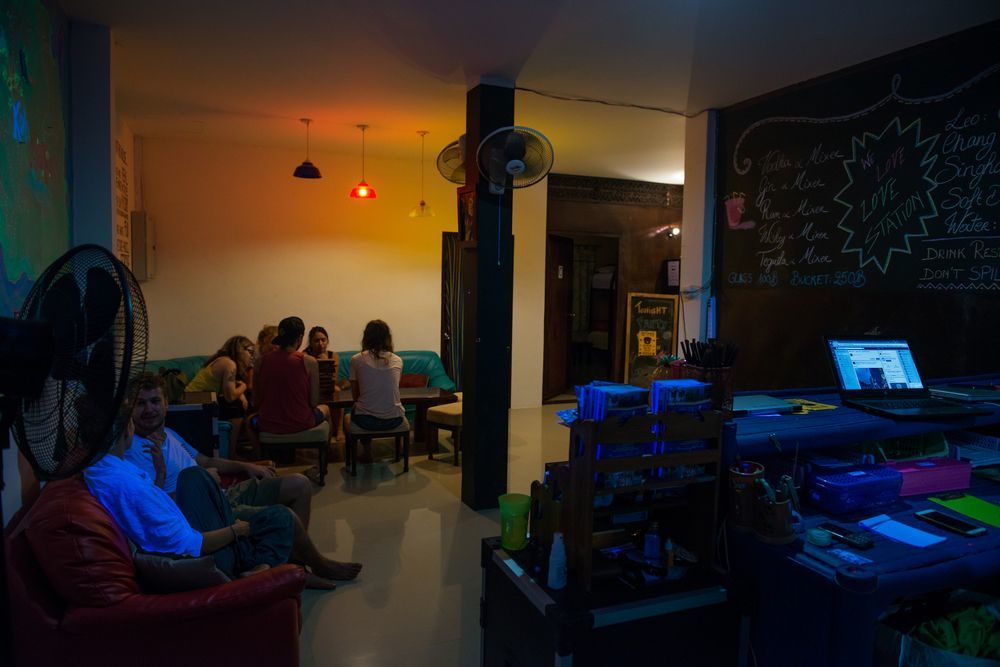 Love Station Hostel Baan Tai Exteriör bild