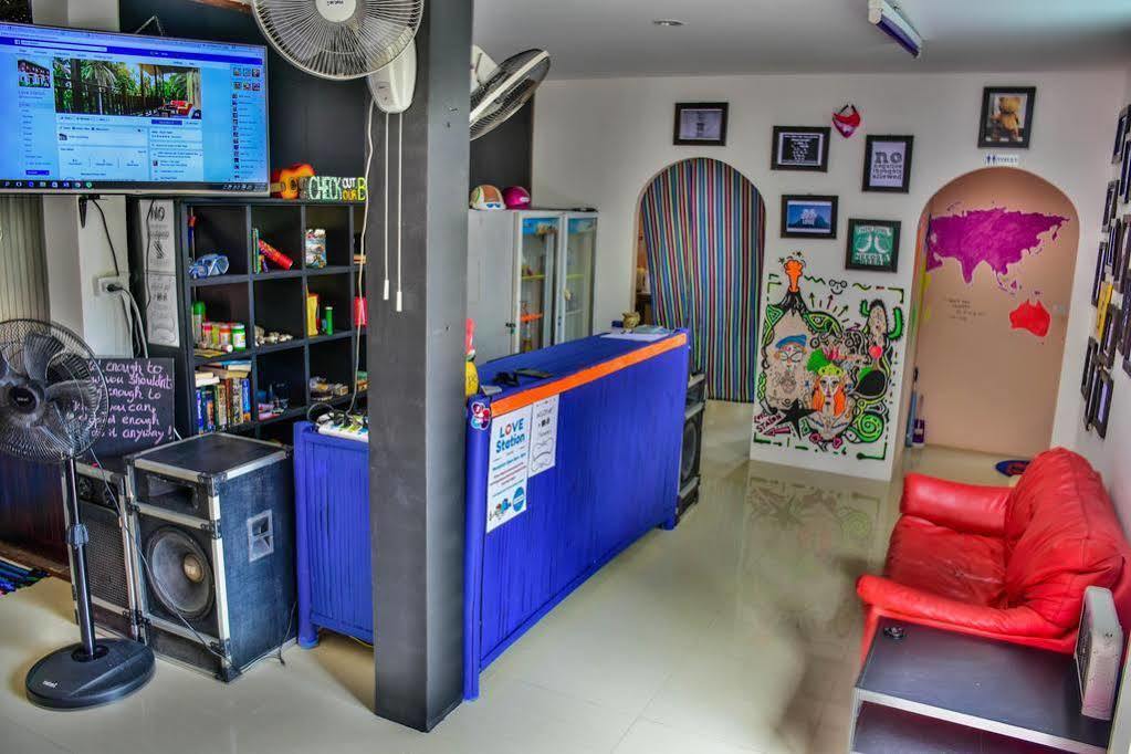 Love Station Hostel Baan Tai Exteriör bild
