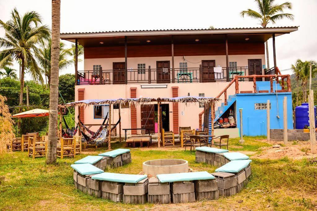 Love Station Hostel Baan Tai Exteriör bild