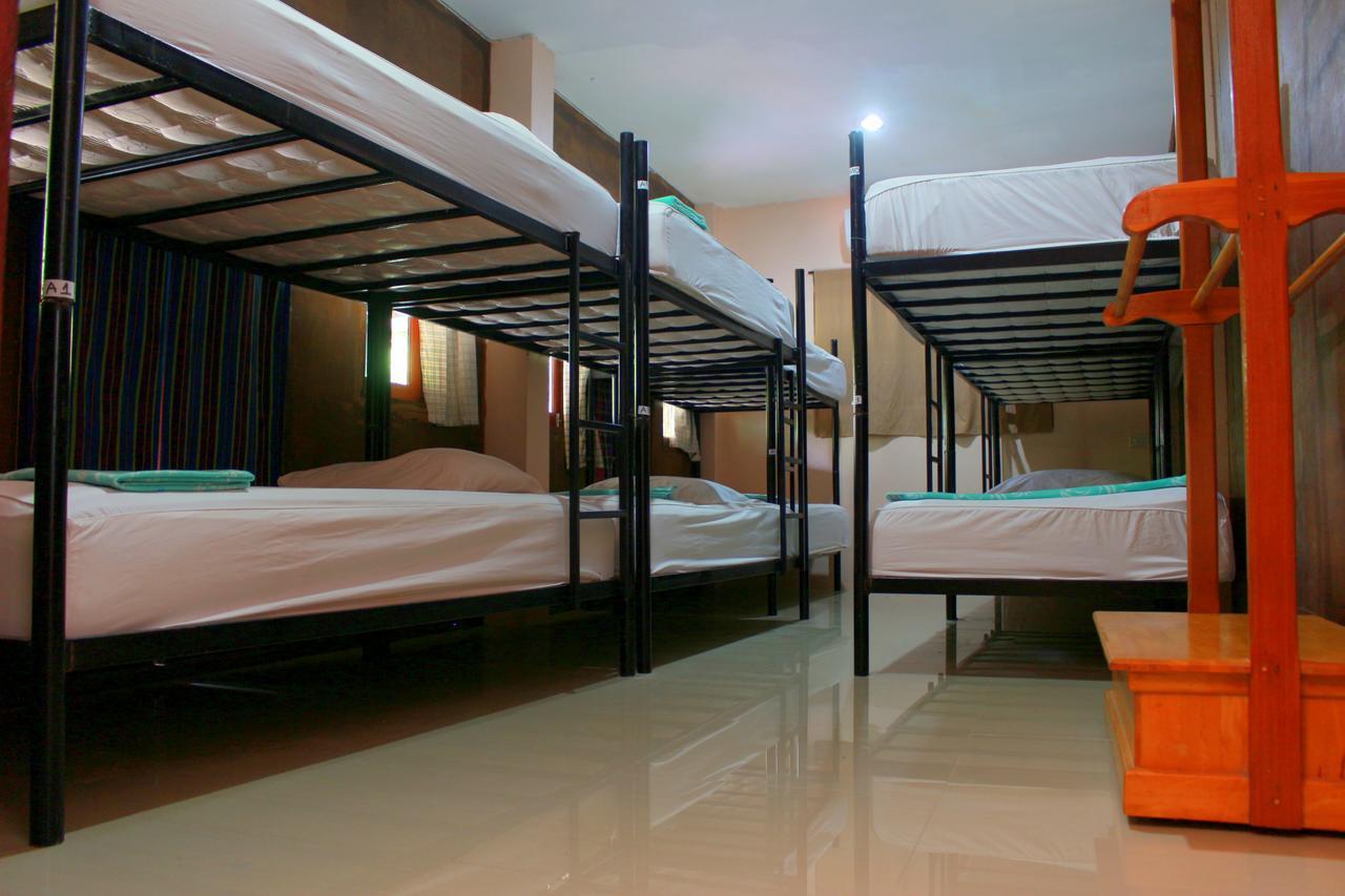 Love Station Hostel Baan Tai Exteriör bild