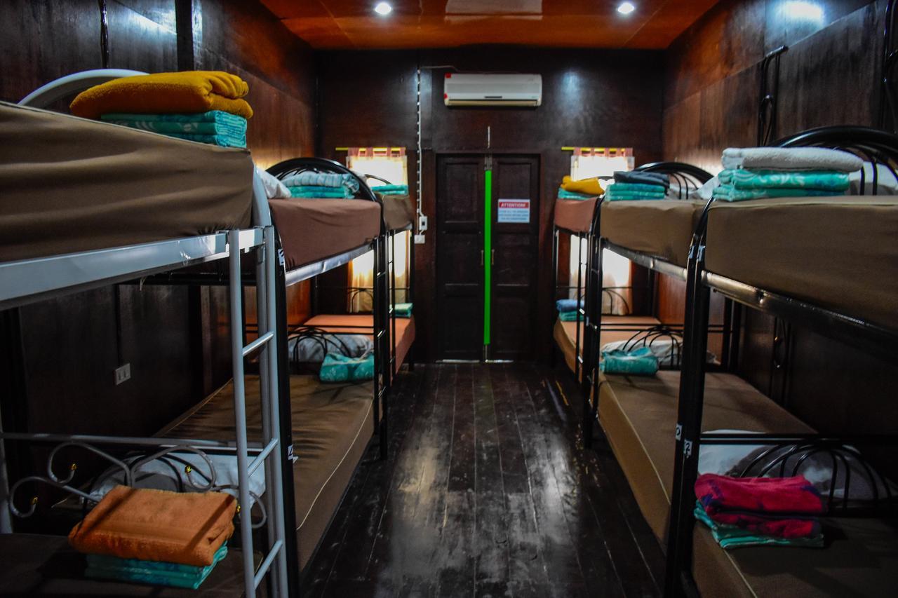 Love Station Hostel Baan Tai Exteriör bild