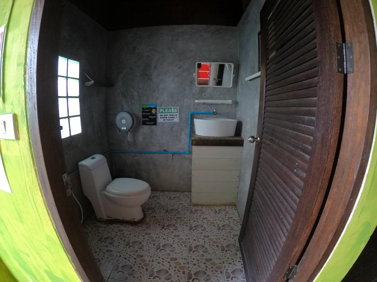 Love Station Hostel Baan Tai Exteriör bild