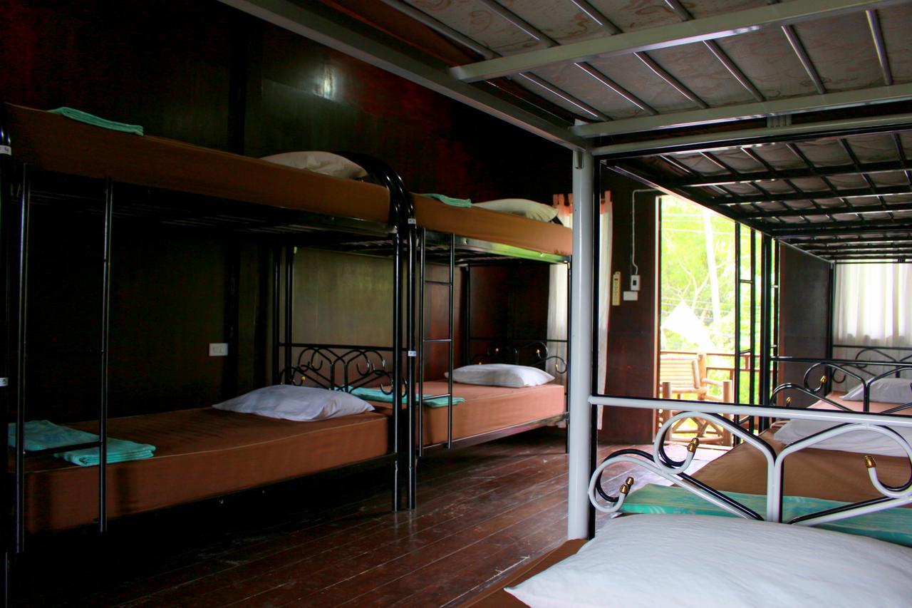 Love Station Hostel Baan Tai Exteriör bild