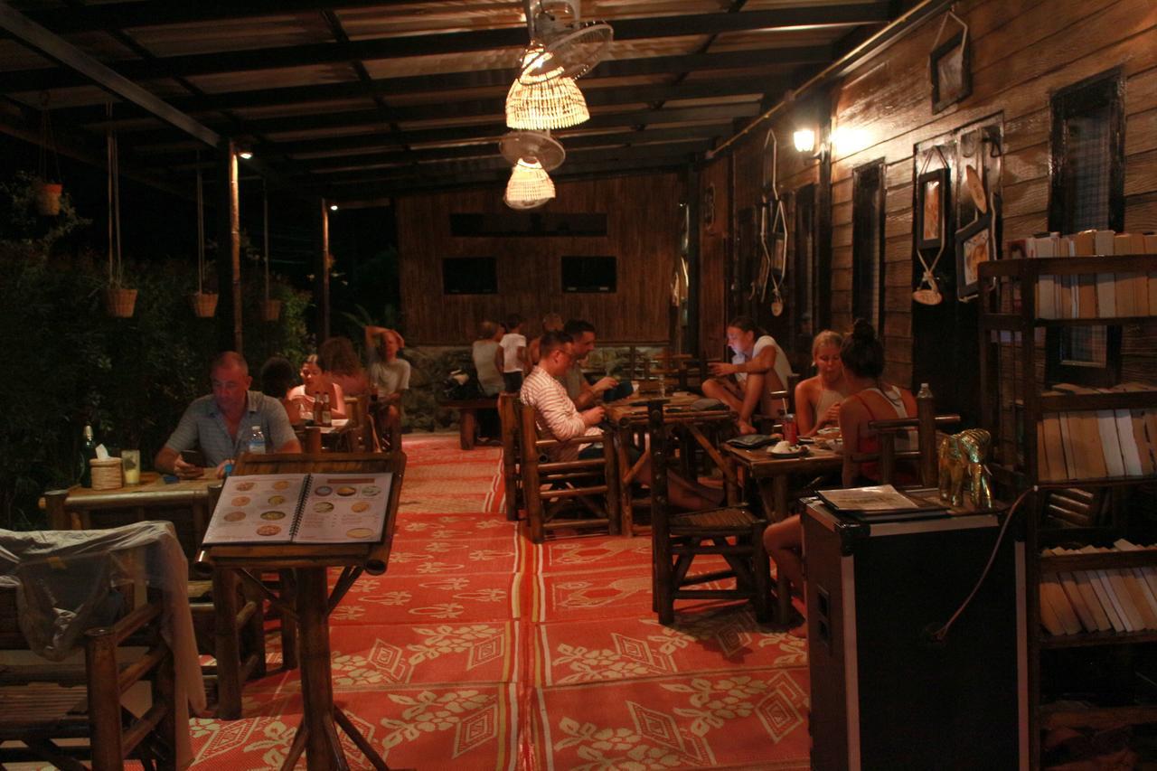 Love Station Hostel Baan Tai Exteriör bild