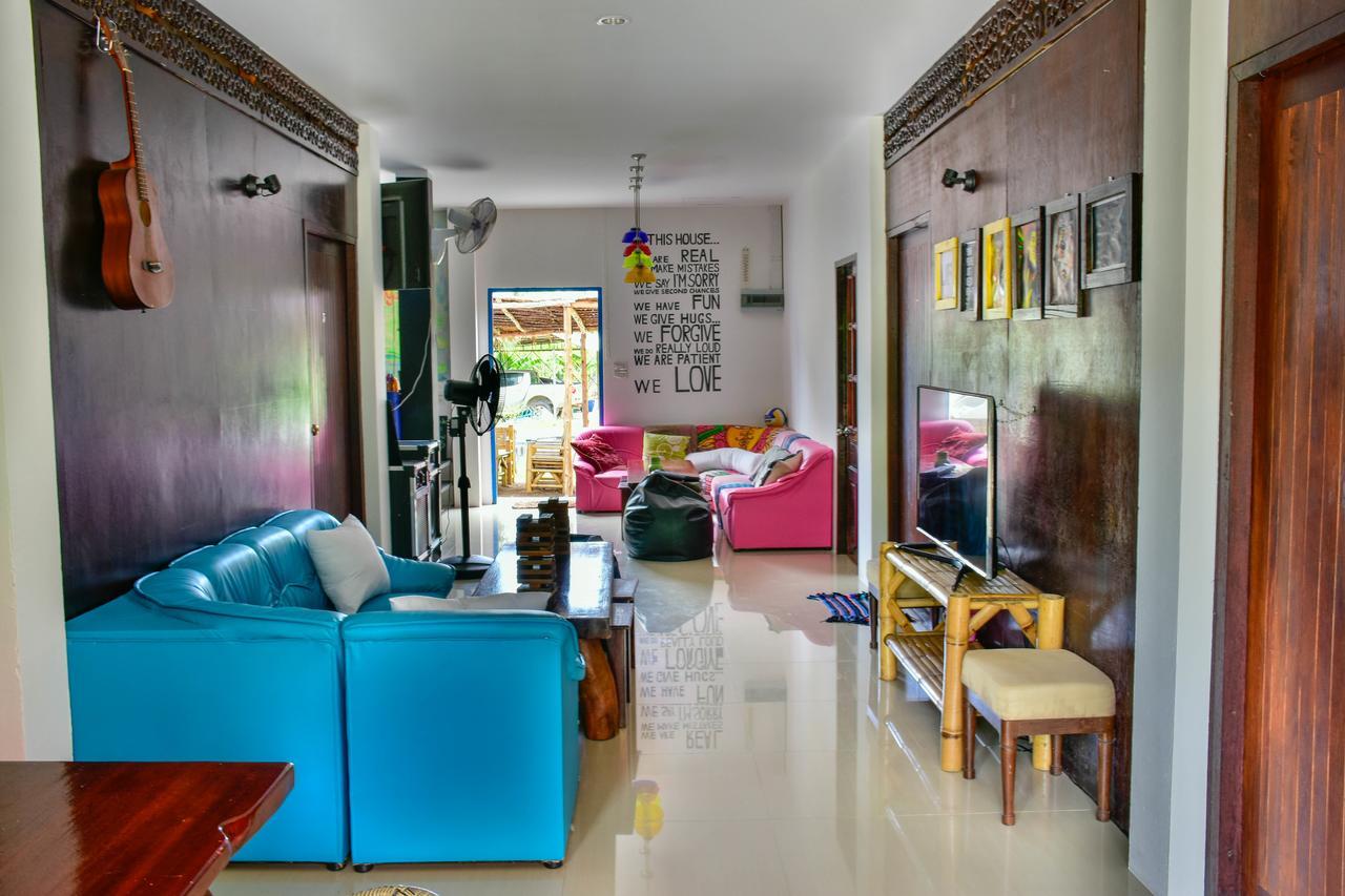 Love Station Hostel Baan Tai Exteriör bild
