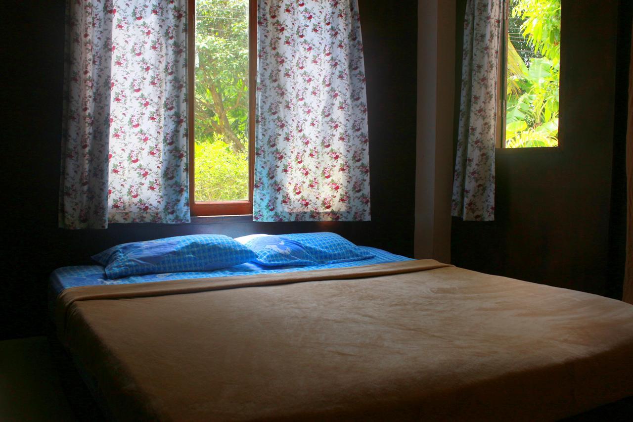 Love Station Hostel Baan Tai Exteriör bild