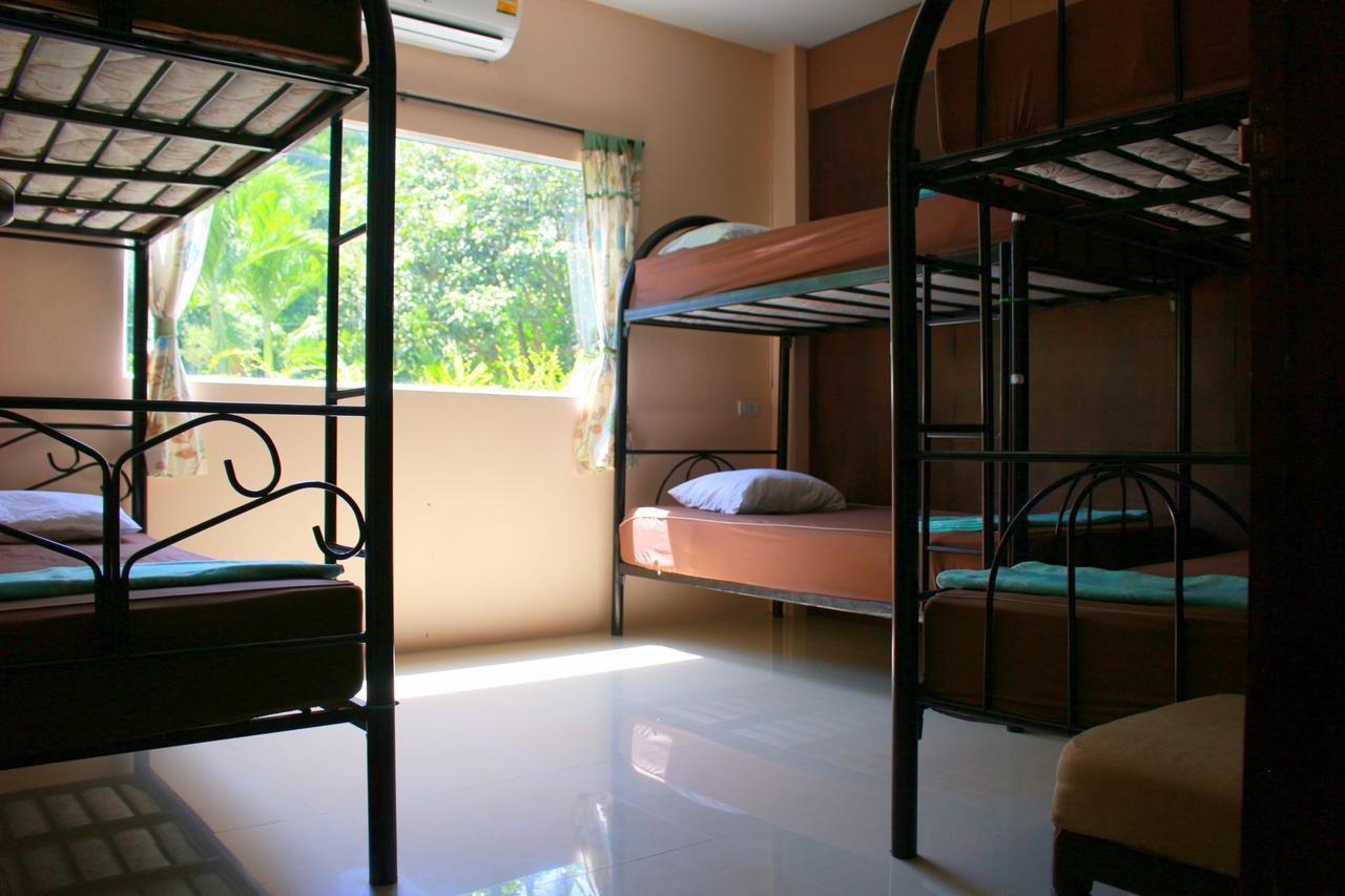 Love Station Hostel Baan Tai Exteriör bild