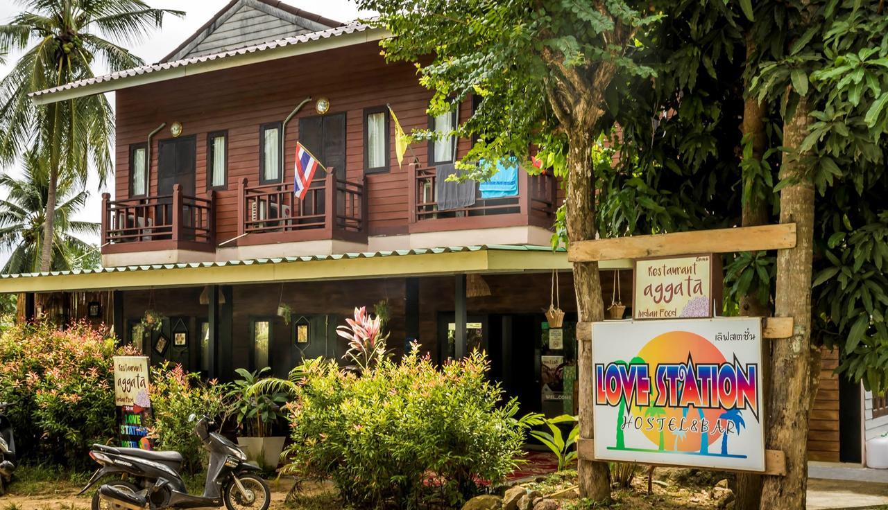 Love Station Hostel Baan Tai Exteriör bild
