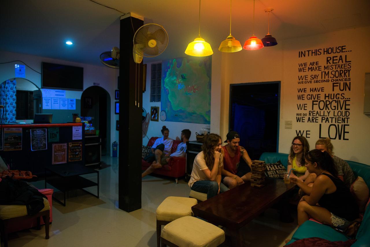 Love Station Hostel Baan Tai Exteriör bild
